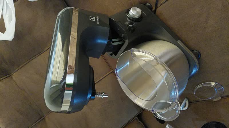 foto de BATEDEIRA PLANETÁRIA ELECTROLUX 750W CINZA EXPERIENCE COM TIGELA INOX 5L 220V EKM40