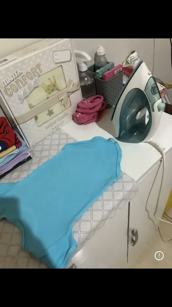 foto de Ferro Passar Oster Roupa Elétrico Vapor Antiaderente Verde Cor Verde-escuro