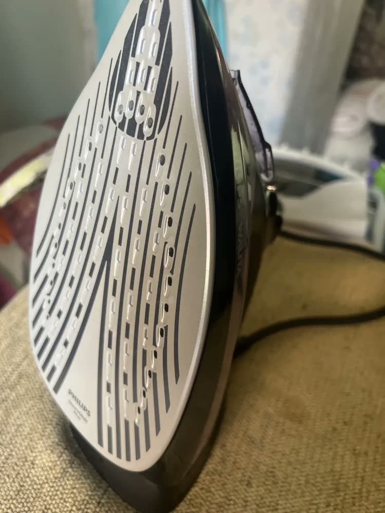 foto de Ferro A Vapor Philips Walita Roxo E Preto Dst5030