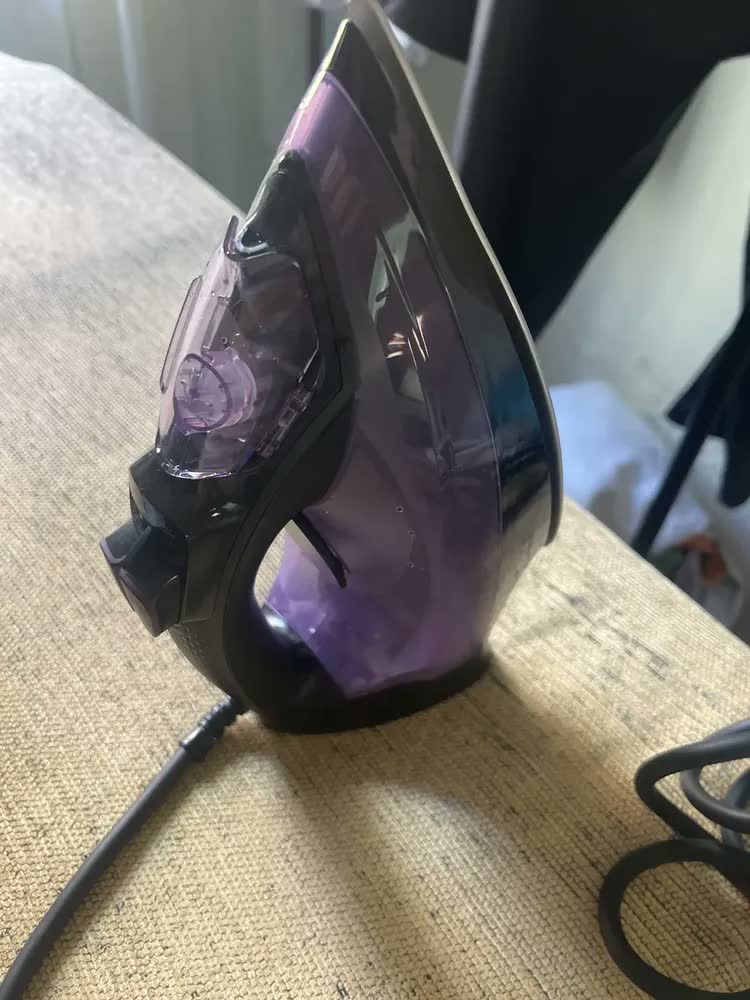 foto de Ferro A Vapor Philips Walita Roxo E Preto Dst5030