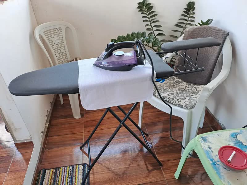 foto de Ferro A Vapor Philips Walita Roxo E Preto Dst5030