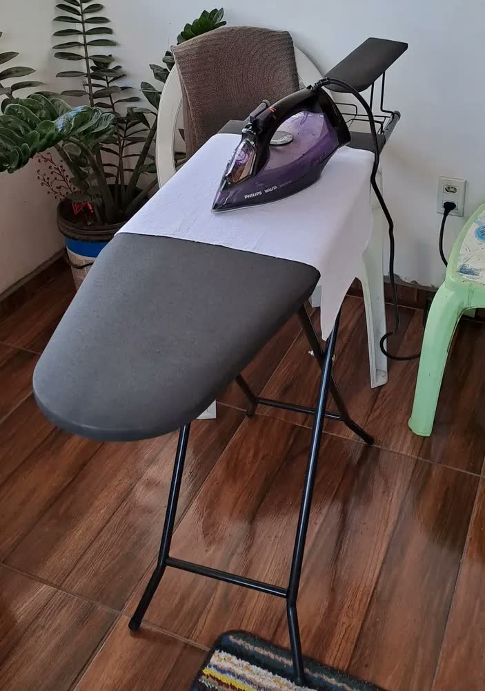 foto de Ferro A Vapor Philips Walita Roxo E Preto Dst5030