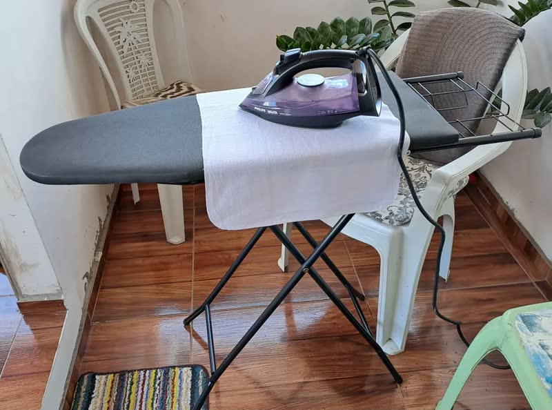 foto de Ferro A Vapor Philips Walita Roxo E Preto Dst5030