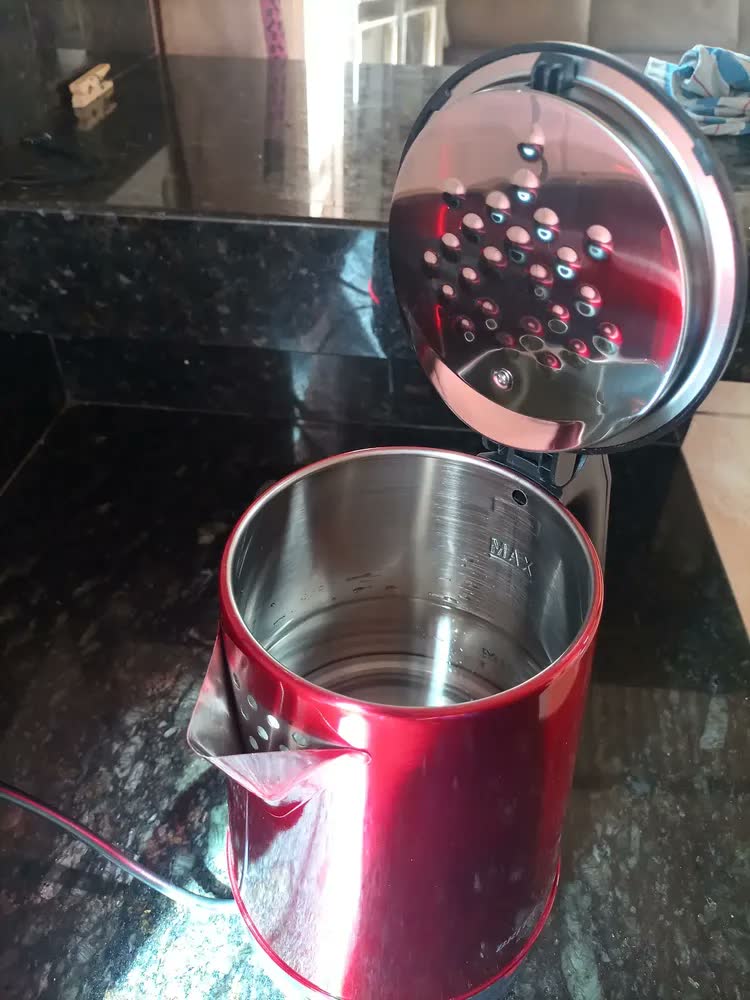 foto de Chaleira Elétrica BCH12V Inox 1,9L Potência de 1150W Cor Vermelho Britânia