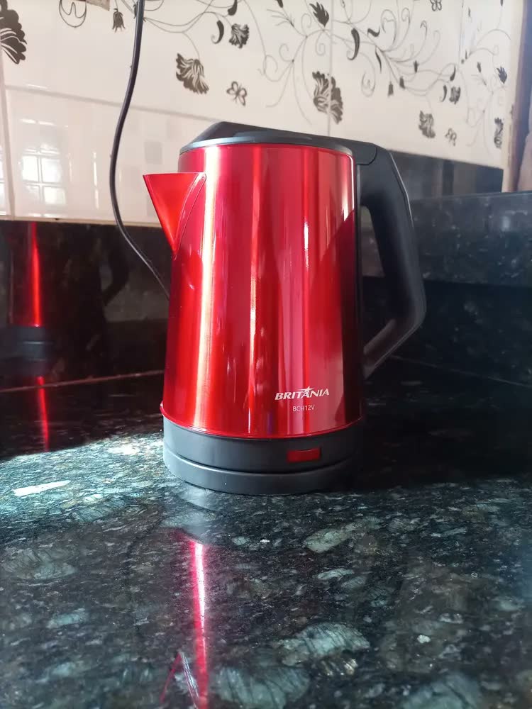 foto de Chaleira Elétrica BCH12V Inox 1,9L Potência de 1150W Cor Vermelho Britânia