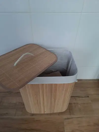 foto de KONTUZ cesto de roupa suja de bambu com tampa e alças 50l cor Marrom