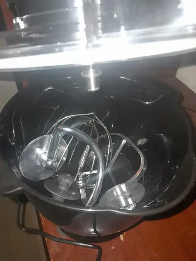 foto de Batedeira Planetária 4L 220V 850W Black III Oster OBAT640