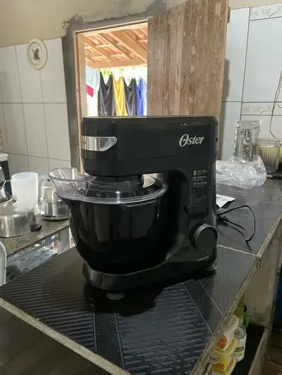 foto de Batedeira Planetária 4L 220V 850W Black III Oster OBAT640