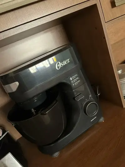 foto de Batedeira Planetária Black 12 Velocidade Obat640 Oster 850w Cor Preto/Inox