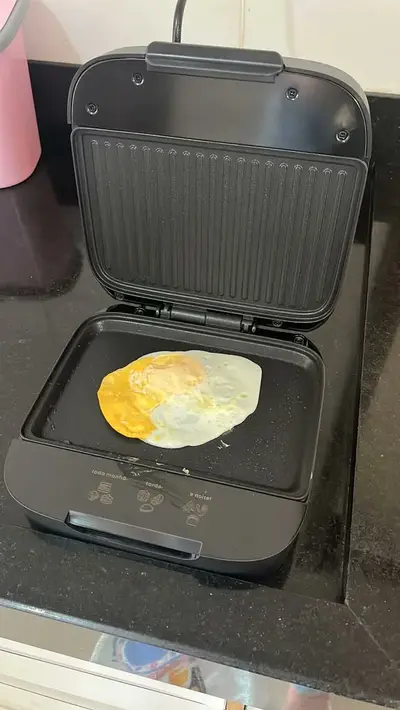 foto de Grill Sanduicheira Cadence SAN400 Elétrica Chapa Misteira Tostex Tostequeira Hambúrguer Click