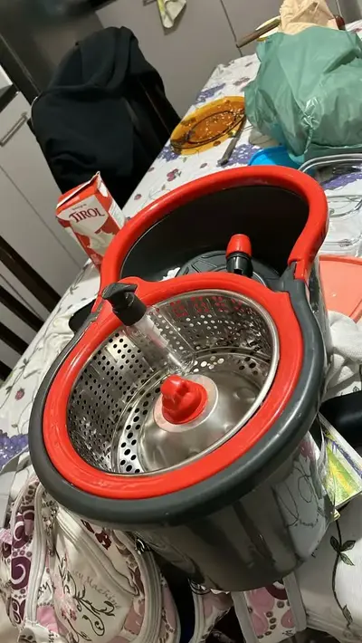 foto de Mop Giratório Pro Com Centrífuga em Aço Inox Powermaid Cinza e Vermelho