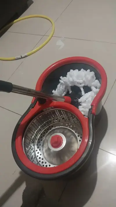 foto de Mop Giratório Pro Com Centrífuga em Aço Inox Powermaid Cinza e Vermelho