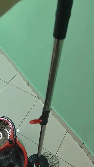 foto de Mop Giratório Pro Com Centrífuga em Aço Inox Powermaid Cinza e Vermelho