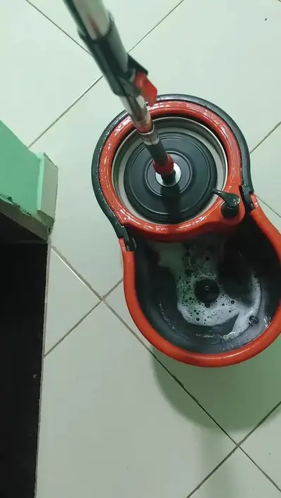 foto de Mop Giratório Pro Com Centrífuga em Aço Inox Powermaid Cinza e Vermelho