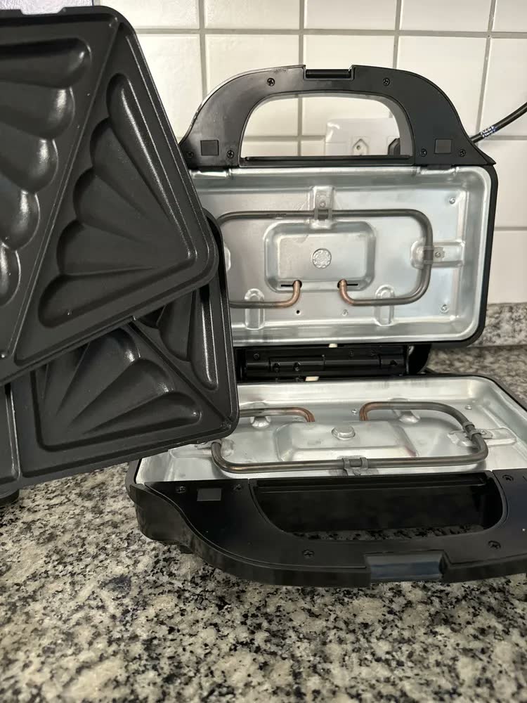 foto de Grill E Sanduicheira Philco Pgr17pi Chapas Removíveis 900w Cor Preto