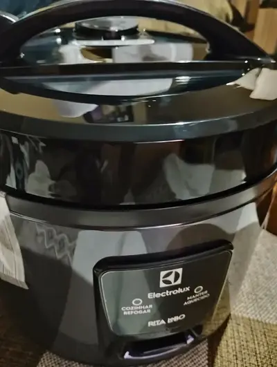 foto de Panela de Arroz Elétrica Electrolux 2L Preta Efficient Visor Glass por Rita Lobo ERC10
