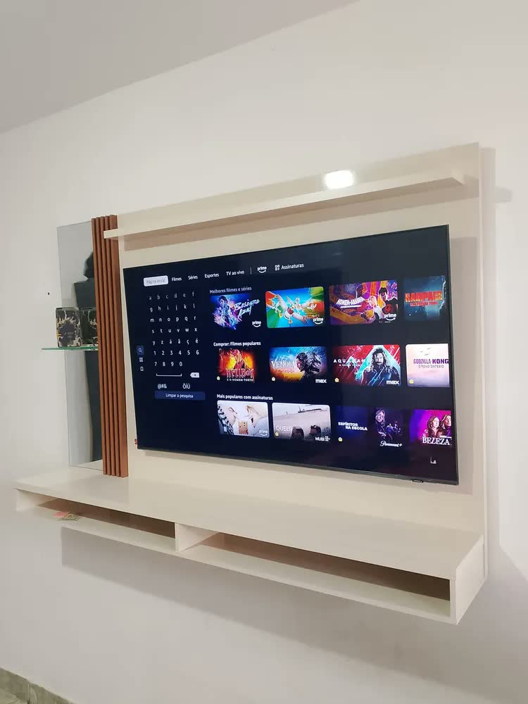 foto de Painel Para Tv Até 55 Polegadas Com Espelho E Lateral Ripada Cor Naturale