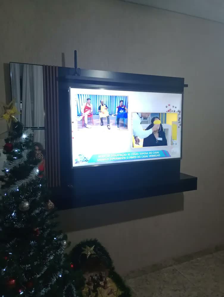 foto de Painel Para Tv Até 55 Polegadas Com Espelho E Lateral Ripada Cor Naturale