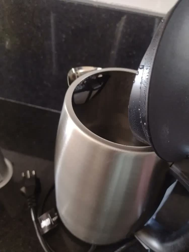 foto de Chaleira Elétrica WAP WCE1 Inox 1850W 1,7L com Indicador de Nível de Água