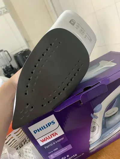 foto de Ferro de Passar A Vapor Philips Walita Dst1050 Série 1000 1200w Branco e Azul