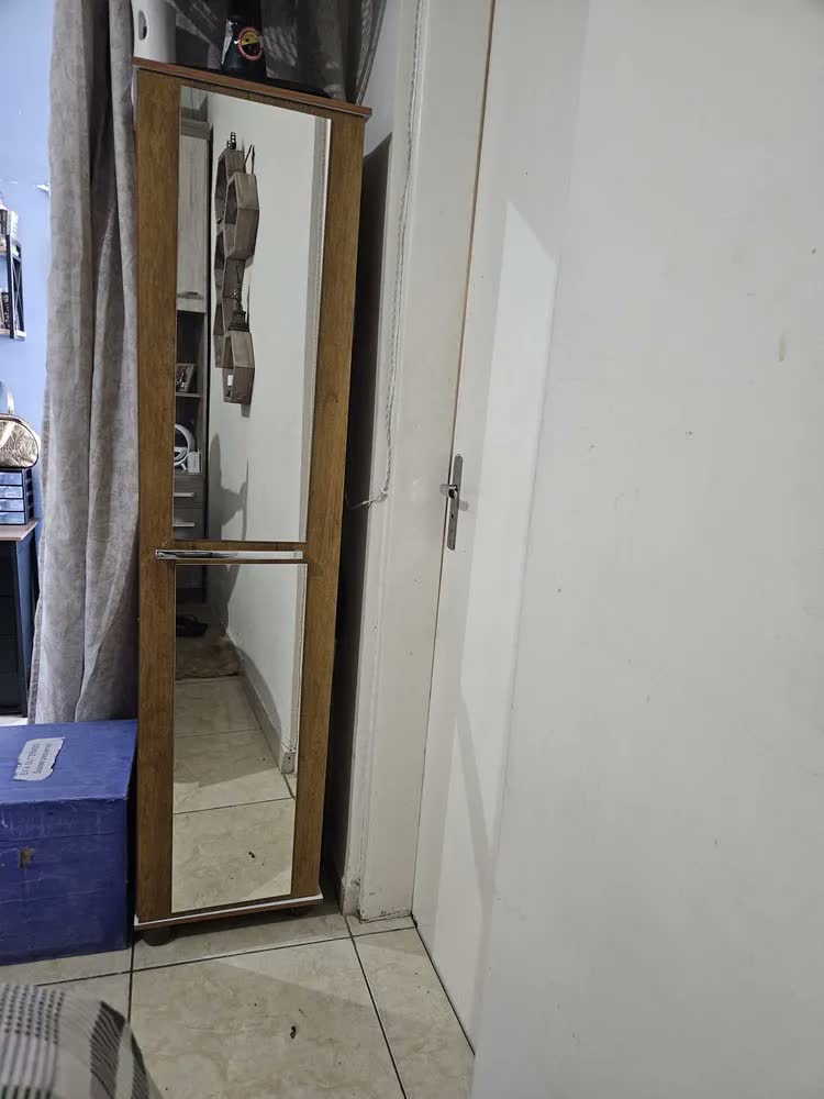 foto de Sapateira Multiuso MDP Preto 1 Porta Espelho 4 Prateleiras 165cm