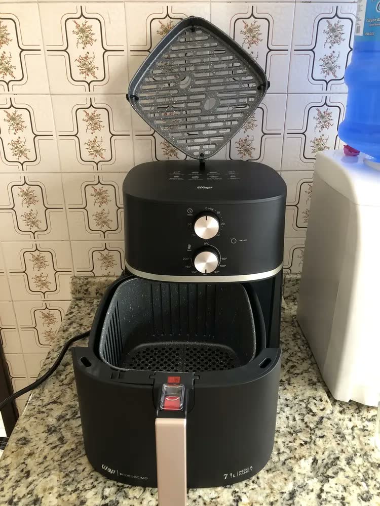 foto de Fritadeira Elétrica Air Fryer WAP Mega Family 7,1 Litros Antiaderente 1700W