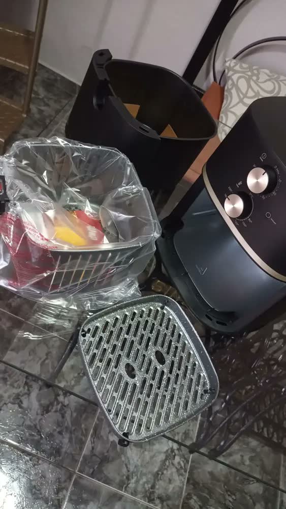foto de Fritadeira Elétrica Air Fryer WAP Mega Family 7,1 Litros Antiaderente 1700W