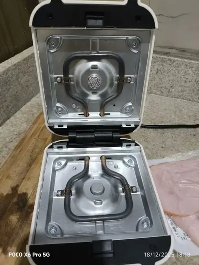 foto de Mini Sanduicheira Elétrica Grill Gaabor Antiaderente 600w Cor Branco