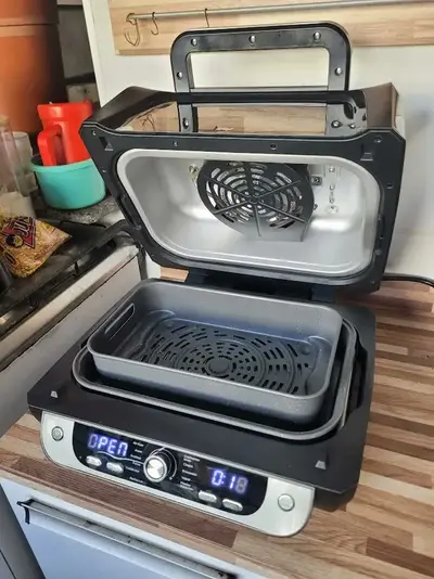 foto de Fritadeira Elétrica Air Fryer WAP Barbecue com Painel Digital e 12 Funções 220V