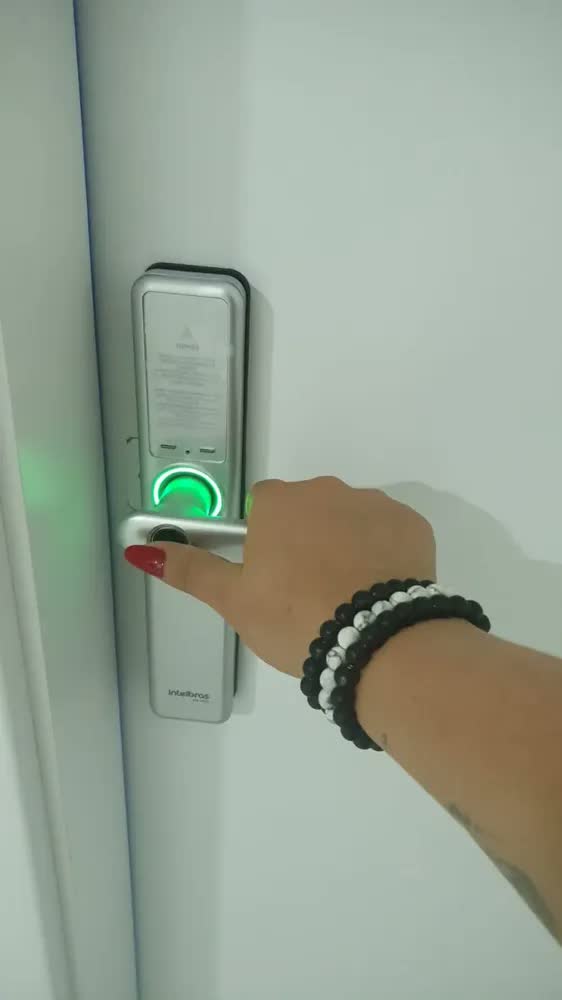 foto de Fechadura Smart De Embutir Ifr 7000 Com Maçaneta Intelbras