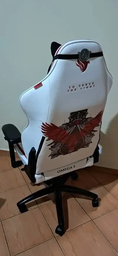 foto de Cadeira Gamer Pichau Omega S Assassins Creed Legacy Bk/red
