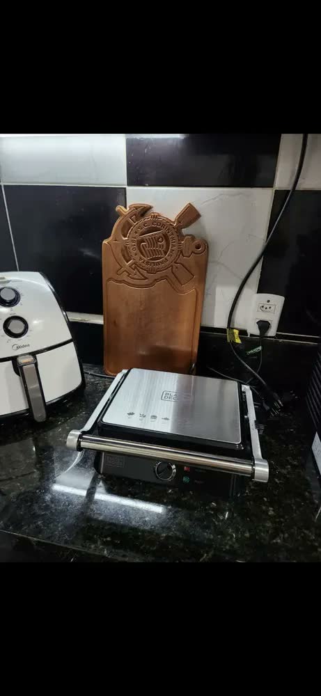 foto de Sanduicheira Grill Elétrica Black+Decker Gourmand G1400 180° com Chapas Antiaderentes