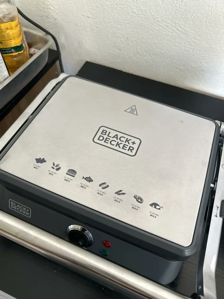 foto de Sanduicheira Grill Elétrica Black+Decker Gourmand G1400 180° com Chapas Antiaderentes