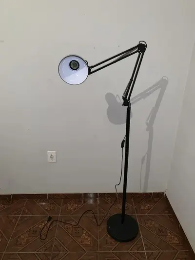 foto de Techled Luminária De Chão Articulada 1,9m Abajur De Chão Escritório Cor Da Estrutura Preto