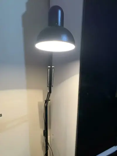 foto de Techled Luminária De Chão Articulada 1,9m Abajur De Chão Escritório Cor Da Estrutura Preto