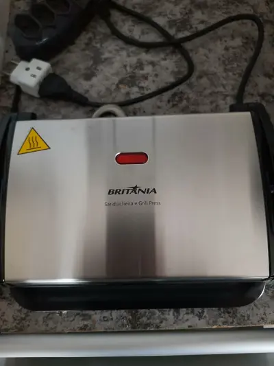 foto de Sanduicheira elétrica Britânia Press BGR27I cor preto inox