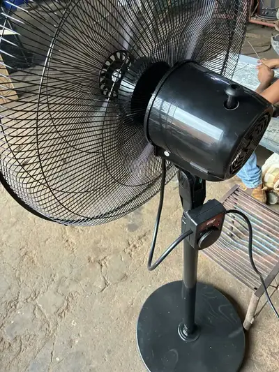 foto de Ventilador De Coluna Wap Rajada Pro 60 5 Pás Bivolt Preto 55cm