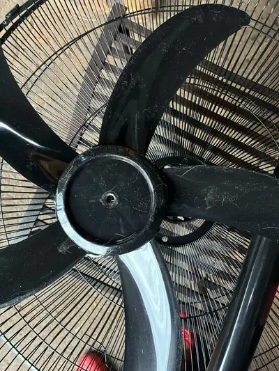 foto de Ventilador De Coluna Wap Rajada Pro 60 5 Pás Bivolt Preto 55cm