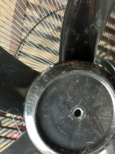 foto de Ventilador De Coluna Wap Rajada Pro 60 5 Pás Bivolt Preto 55cm
