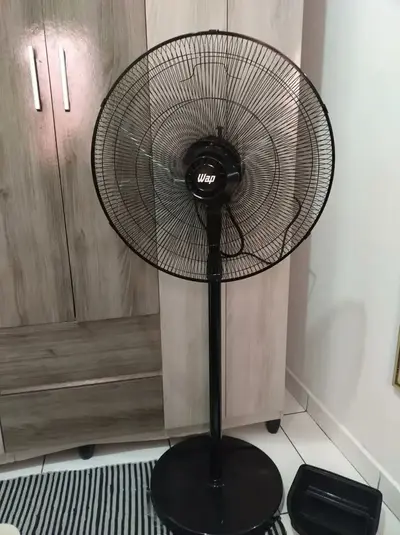 foto de Ventilador De Coluna Wap Rajada Pro 60 5 Pás Bivolt Preto 55cm