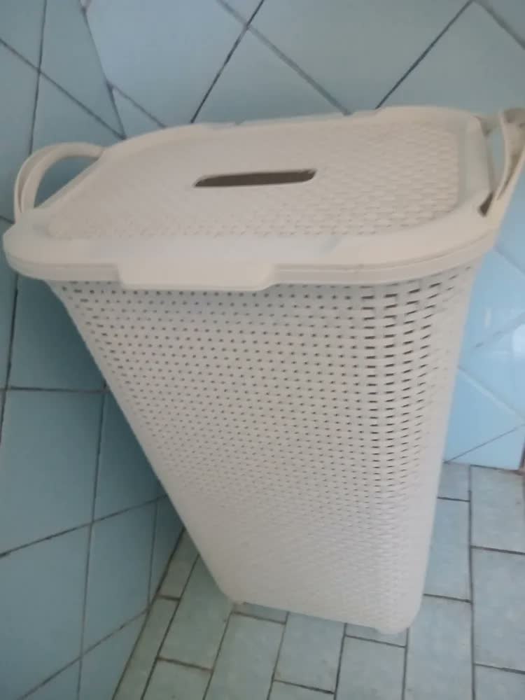 foto de Cesto De Roupas Multiuso Organizador Com Tampa Branco 50l