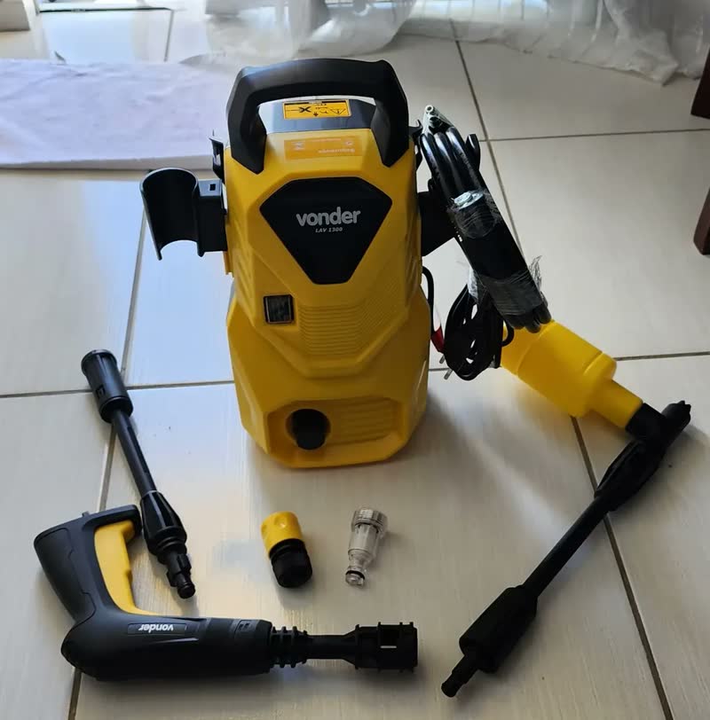 foto de Lavadora De Alta Pressão 1300 Libras - Vonder Cor Amarelo Frequência 60 Hz