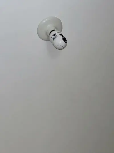 foto de Câmera Lampada De segurança Casenn Ip Wifi Com Visão Noturna Interna Externa App ICSEE Espiã 360o Cor Branco