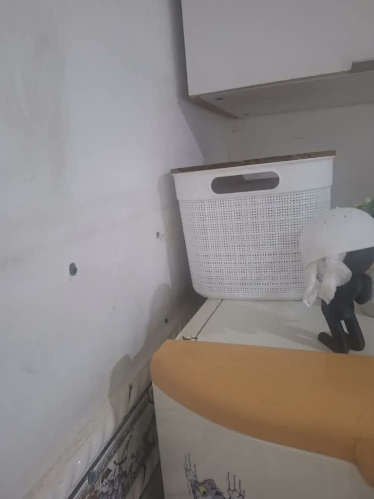 foto de Caixa Organizadora Cesto Médio 10,8l Cor Preta Plástico BPA Free Resistente Tampa Estilo Madeira Empilhável Multiuso Ideal Organiza Roupas Brinquedos Closet Banheiro Escritório Durável