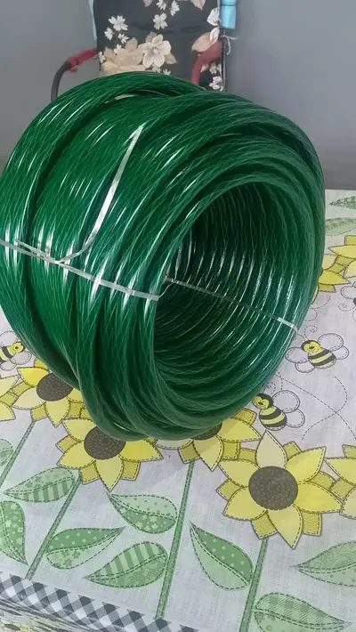 foto de Mangueira Jardim 50m Anti-torção Verde PVC CaeHome com Esguicho