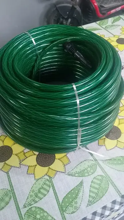 foto de Mangueira Jardim 50m Anti-torção Verde PVC CaeHome com Esguicho