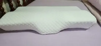 foto de Travesseiro Cervical Nasa - Coluna Relax - Carvão Ativado Cor branco e cinza