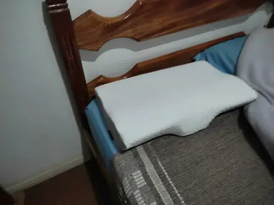 foto de Travesseiro Cervical Nasa - Coluna Relax - Carvão Ativado Cor branco e cinza