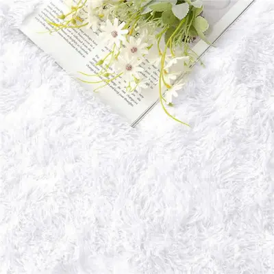 foto de Tapete 2x1,5 Sala Peludo Quarto Cores Variadas Cor Branco Desenho Do Tecido Pelo Alto