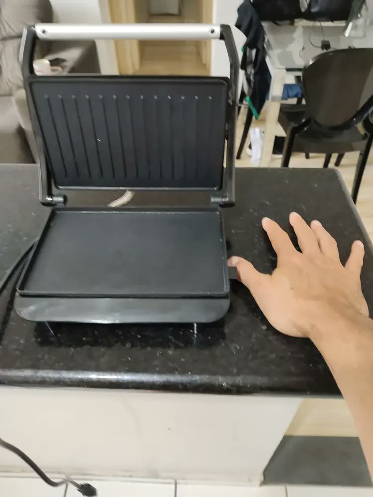 foto de Sanduicheira Grill Britânia Bgr28a Redstone 1200w